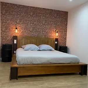 2 Pieces Vue Mer A Proximite Des Parfumeries Apartment